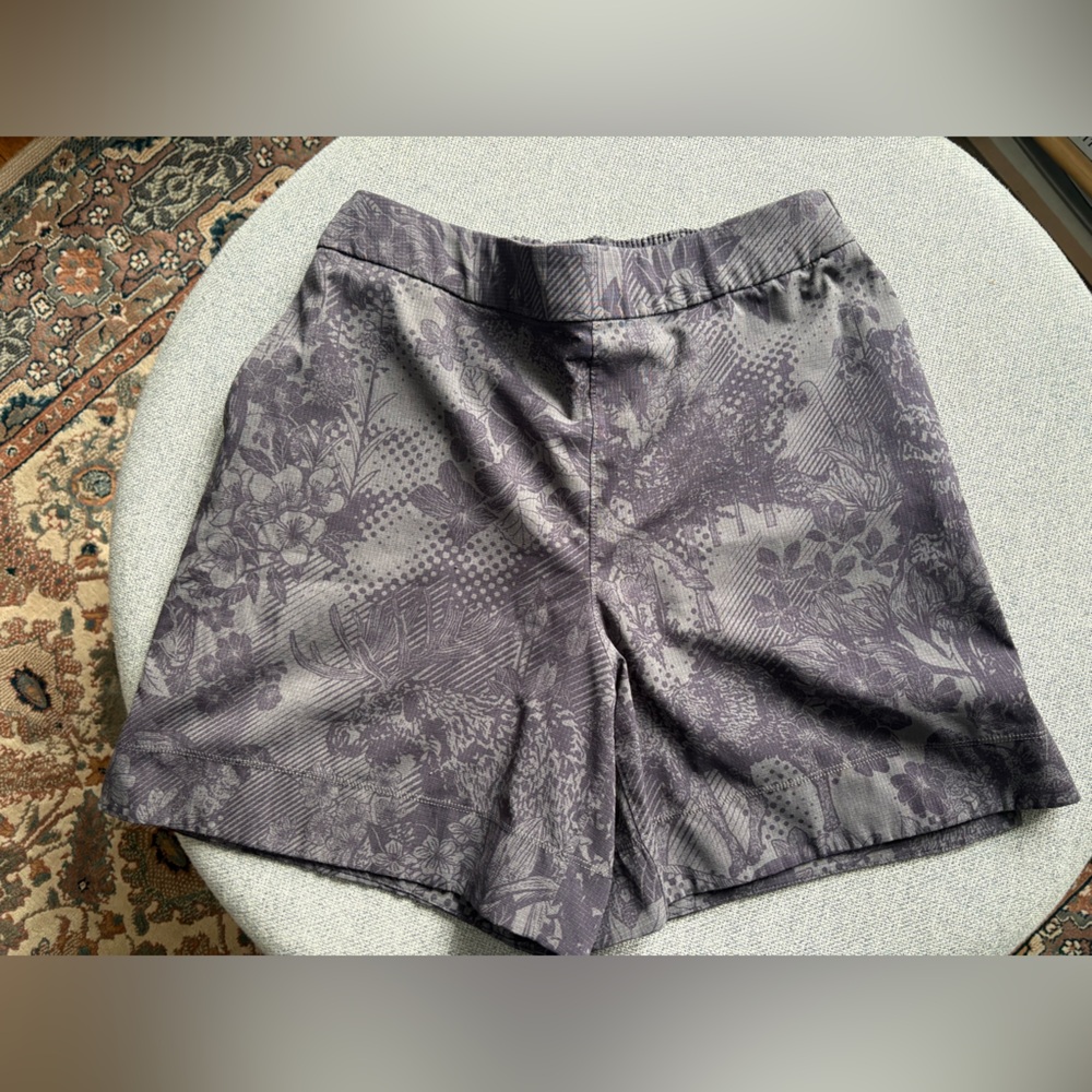 lululemon Team Canada 🇨🇦 Women's WovenAir High-Rise Short 6"